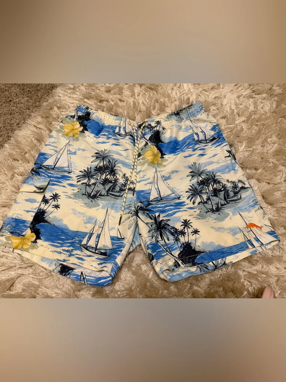 Men’s Size L Tommy Bahama Blue and White Tropical Sailboat Swim Shorts